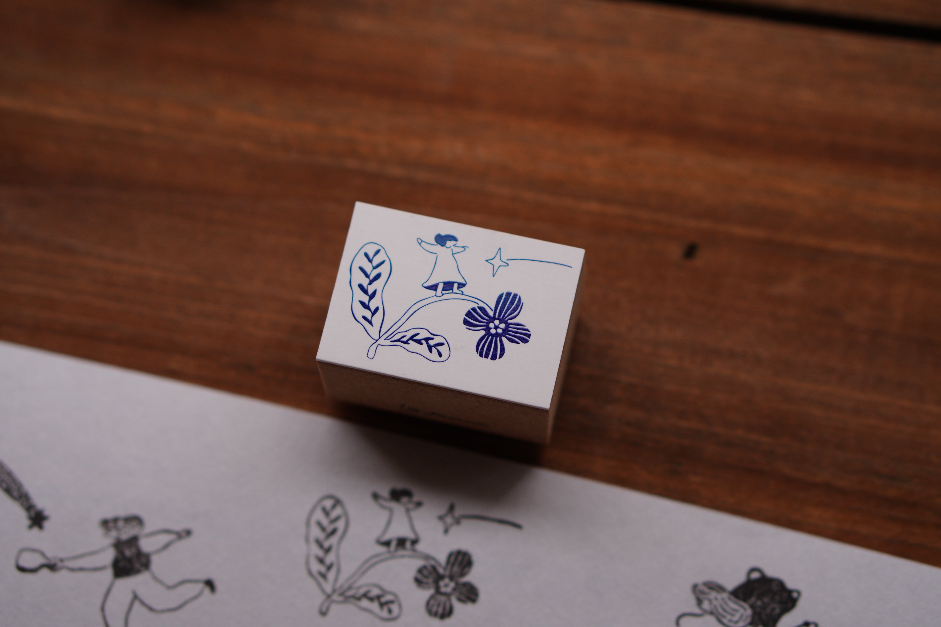 Flower walks Stamp 印章